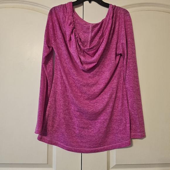 Old Navy Active Lightweight Hooded Shirt. - Picture 5 of 5